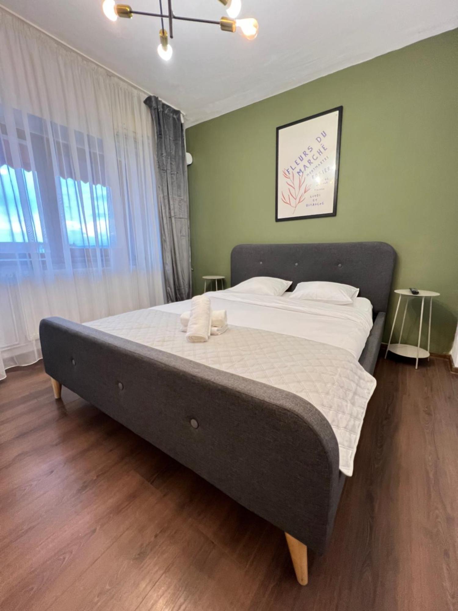 Old Town View- Ultracentral Apartment 트르고비슈테 외부 사진